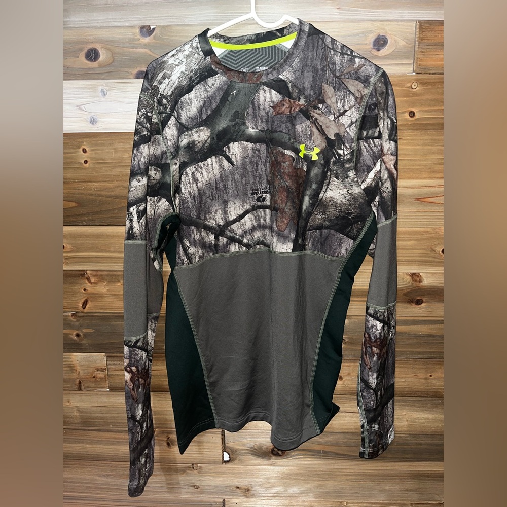 Under armour fitted long sleeve heat gear top